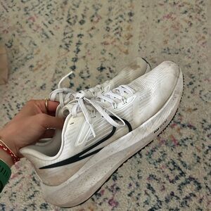 COPY - white nike pegasus